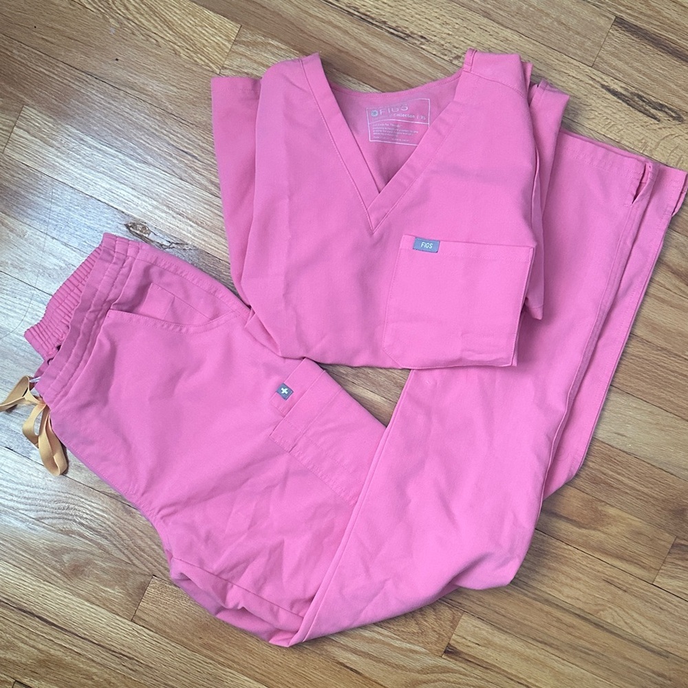 Figs Pink Scrub set / Top XS, Bottom S Tall